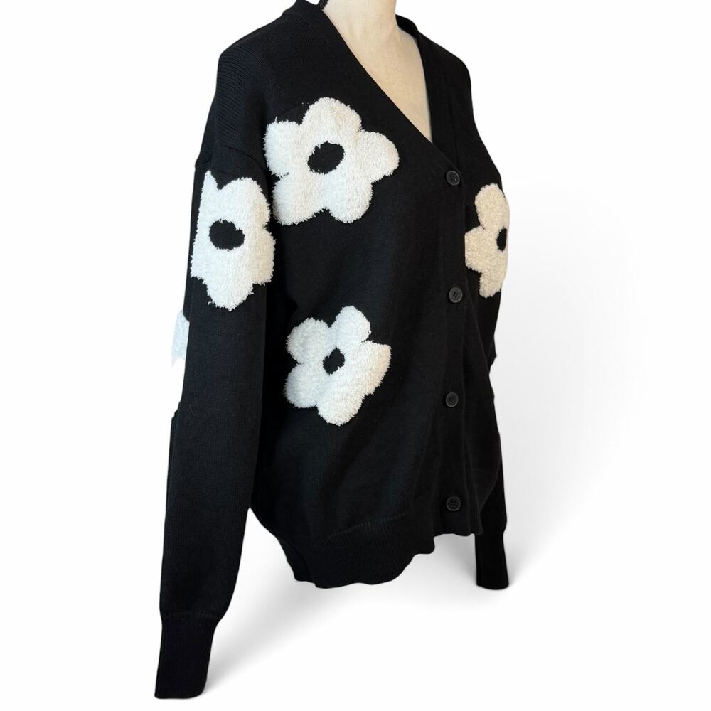 NEW Commense Daisy Flower Cardigan Vneck Sweater Black White Button Front XS - Picture 5 of 7
